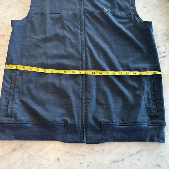 Travis Mathew Vest. Size L - Picture 4 of 4